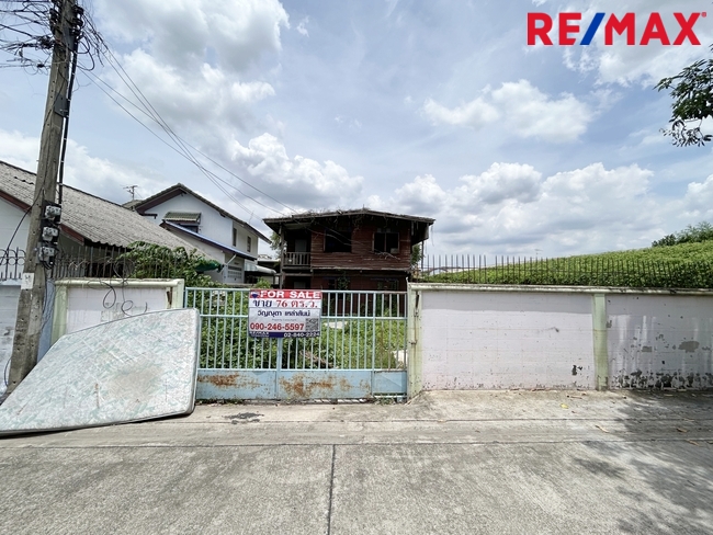 For SaleLandChaengwatana, Muangthong : Land for sale, Don Mueang, size 76 sq m, fenced, beautiful plot shape, Soi Saranakhom 17, Songprapa Road, near Don Mueang Airport