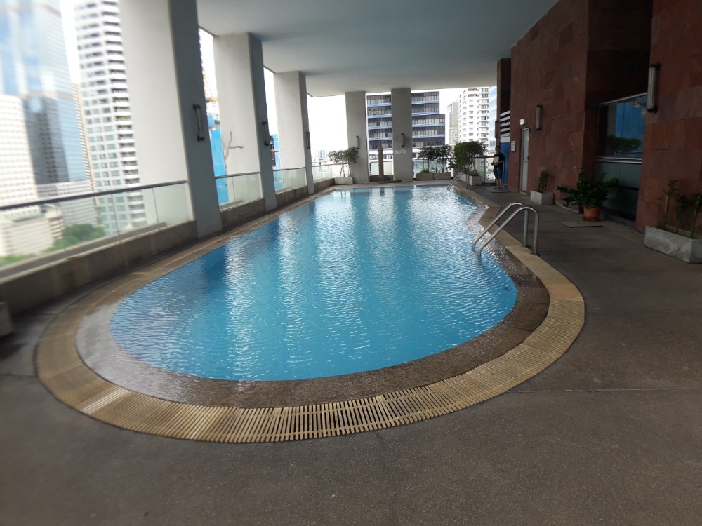 For RentCondoSilom, Saladaeng, Bangrak : Condo for rent Silom Suite, 110 sq m., Sathorn city center, city view, near BTS Saint Louis