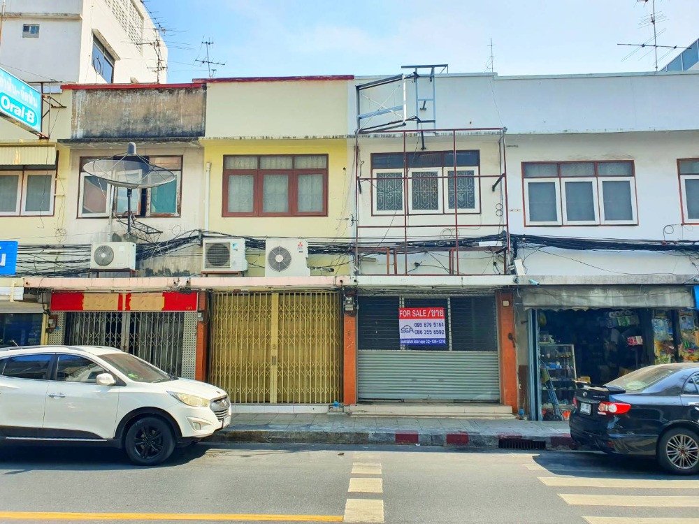 For SaleShophouseSilom, Saladaeng, Bangrak : For sale: 2-storey commercial building, prime location, opposite Assumption Primary School, Sathorn 11 Road