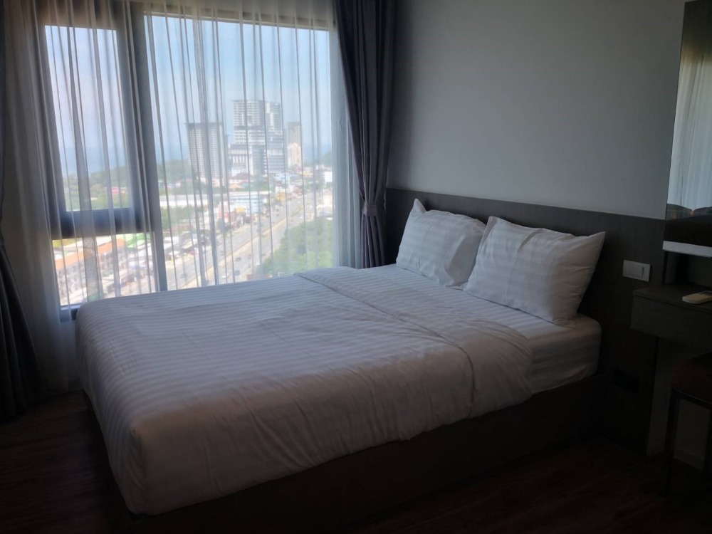 For RentCondoSriracha Laem Chabang Ban Bueng : Condo for rent, clean room, fully furnished, Sriracha city view, short-term contract