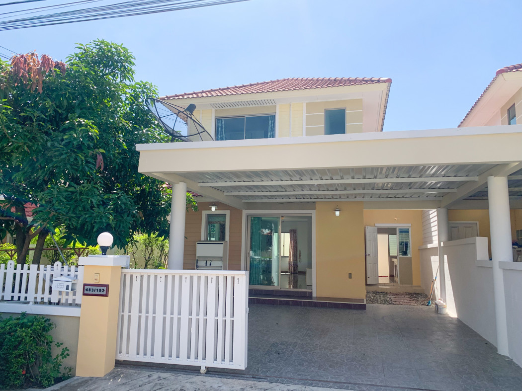 For SaleHousePattaya, Bangsaen, Chonburi : For sale: Twin house, House of the Canary, 170 sq m, 42.5 sq wa, beautiful house, good condition, good location, on the main road, Suan Suea, convenient transportation