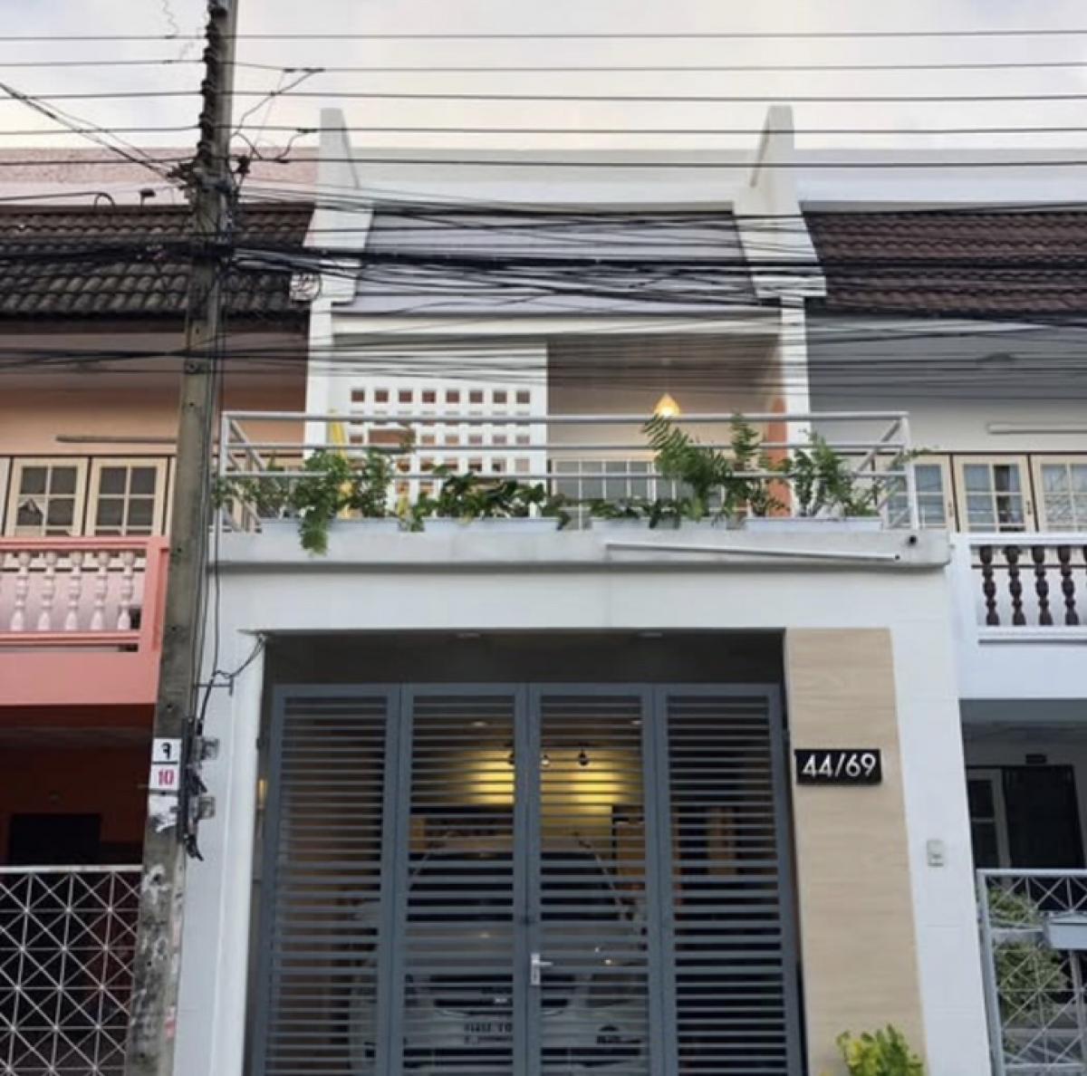 For RentTownhouseKaset Nawamin,Ladplakao : Townhouse for rent, 2 floors, Soi Nawamin 149, 2 bedrooms, 2 bathrooms, ready to move in, fully furnished