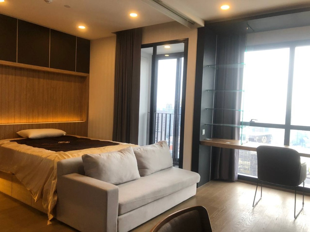 For RentCondoSiam Paragon ,Chulalongkorn,Samyan : Ashton Chula Silom【𝐑𝐄𝐍𝐓】🔥 Complete your day with stylish built-in furniture in a minimalist style that combines simplicity and modernity🔥 Contact Line ID: @hacondo