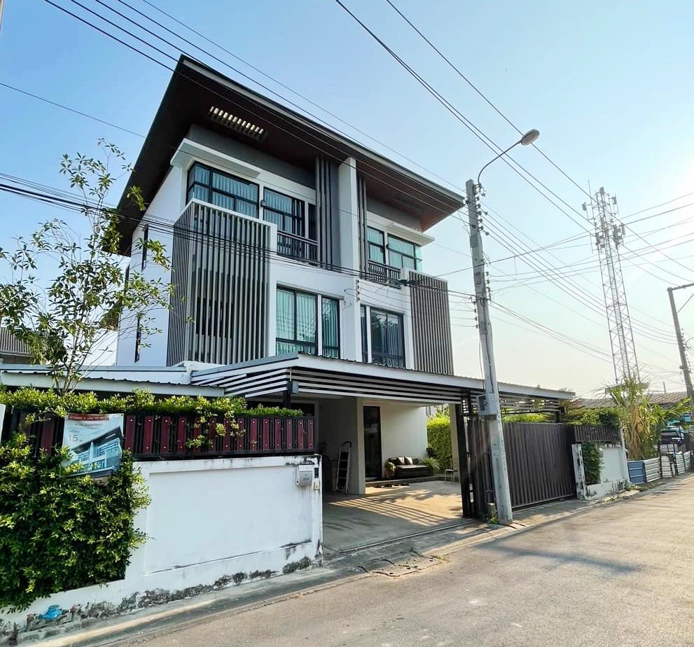 For SaleTownhomeChokchai 4, Ladprao 71, Ladprao 48, : For sale: COZY Satriwitthaya 2, 3-storey twin house, Lat Phrao 71 - Chokchai 4 - Satriwitthaya 2, good location, quiet, no houses on the left or right sides, suitable for living or office, ready to live in.