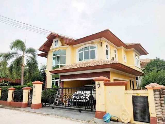 For RentHousePathum Thani,Rangsit, Thammasat : Single house for rent in Pathum Thani area, Phatsar Village 4, Rangsit-Nakhon Nayok Road, Khlong 3, near North Bangkok University, Khlong 3, Siam International School, Dream World, Bangkok University and Future Park Rangsit.