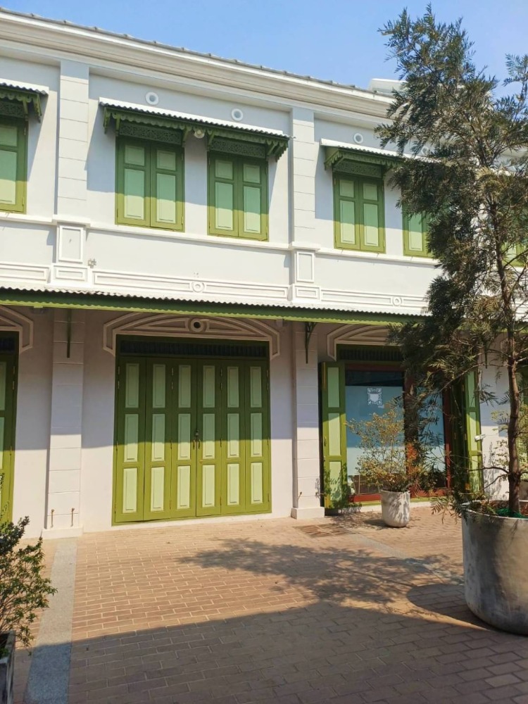 For RentRetailYaowarat, Banglamphu : For rent: Shophouse on Yaowarat Road, suitable for Airbnb, Hostel, massage shop, spa, stock or a shop that needs a storefront. Near Mega Plaza, near Yaowarat 600 m., MRT Sam Yot 800 m.