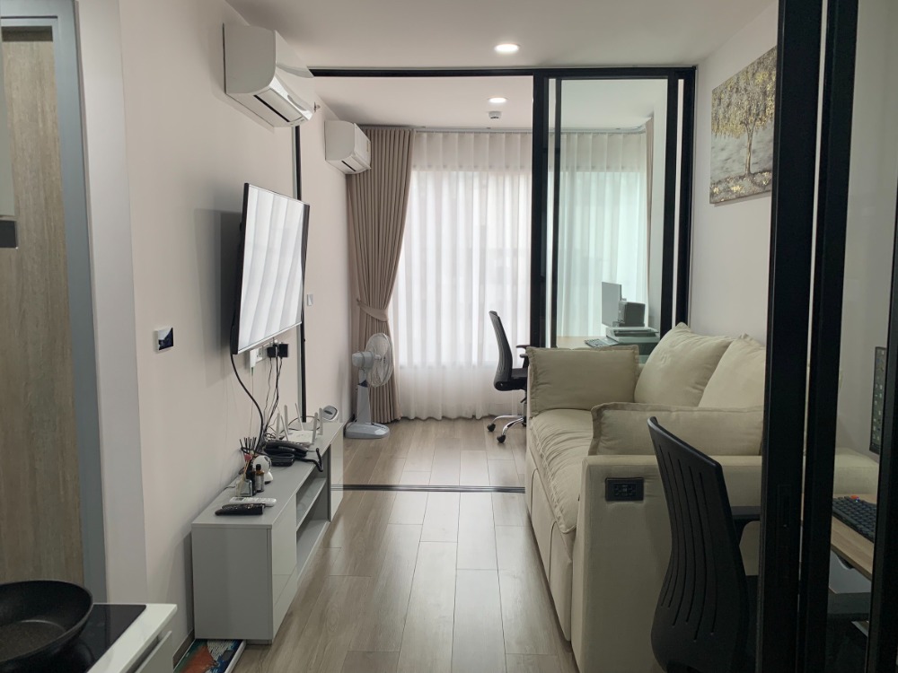 For SaleCondoRatchadapisek, Huaikwang, Suttisan : Rare Unit Condo for Sale !!  Soho Bangkok Ratchada near MRT Huai Khwang Area 35.24 sq.m., 6 Floor, Excellent Layout, Best Price Just 200 meters from MRT Huai Khwang Perfect for renting or living