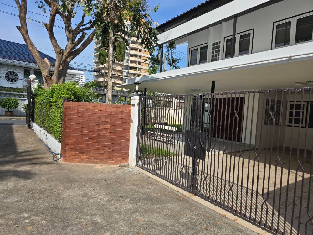 For RentHouseSukhumvit, Asoke, Thonglor : Single house Ekkamai