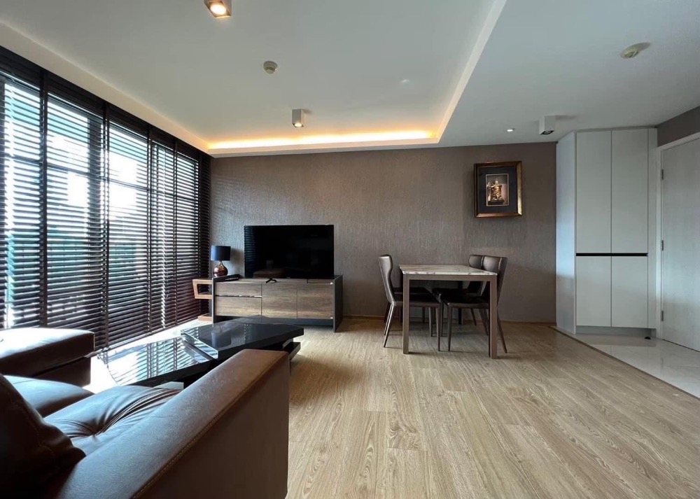 For RentCondoSukhumvit, Asoke, Thonglor : For rent Maestro 39, beautiful, big room, ready to move in, pets allowed, near BTS Phrom Phong. Interested, add Line @841qqlnr