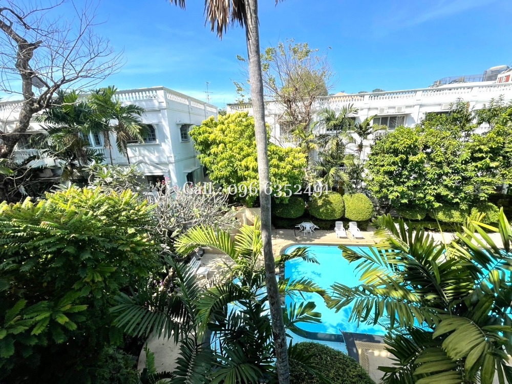 ให้เช่าทาวน์เฮ้าส์/ทาวน์โฮมสุขุมวิท อโศก ทองหล่อ : Townhouse in compound with 4 Bedrooms for rent at Sukhumvit 49