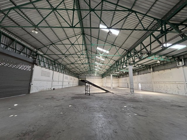 For RentWarehousePattaya, Bangsaen, Chonburi : HR2126 Land for sale and rent with warehouse, area 4 rai, on the main road, near Laem Chabang Industrial Estate, suitable for warehouse, distribution center