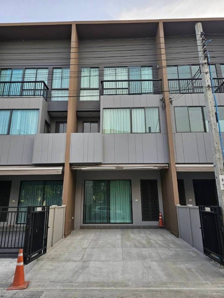 For RentTownhomeMin Buri, Romklao : TBRKK101 Townhouse for rent, Baan Klang Muang, Rama 9 - Krungthep Kreetha, size 18.50 sq m., 3 floors, usable area 152 sq m., 3 bedrooms, 3 bathrooms, 48,000 baht 064-959-8900