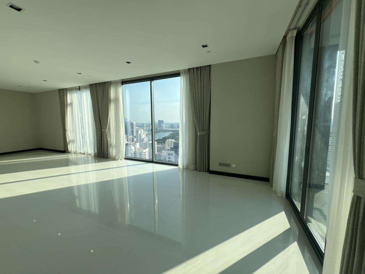 ขายคอนโดนานา : For Sale : Q 1 Sukhumvit New Room 3Bed3Bath 162sqm 66 MB high floor Call:0635925888