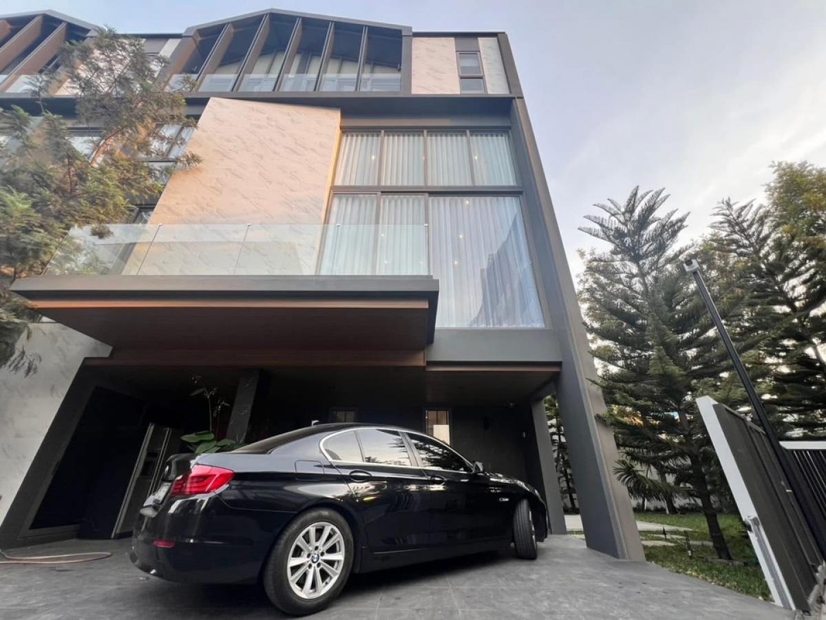 For RentTownhouseOnnut, Udomsuk : 🏠Modern house for rent near BTS On Nut🏠Newly Modern house in Sukhumvit for rent•Luxurious detached house in the city center