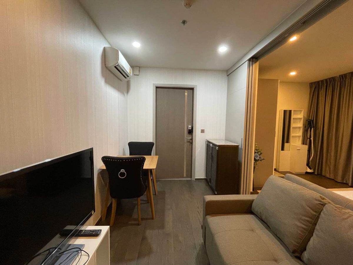 For RentCondoRatchathewi,Phayathai : 🔥 Dont miss it! Huge discount! 🔥 ​​🌆 High floor, beautiful view 🏙️ Ideo Q Siam-Ratchathewi 📍 1 bedroom | 1 bathroom | Size 30 sq m. 💸 Rent only 20,000 baht/month (Price negotiable!) 📞 Call: 086-746-8882 (K. Cooper)