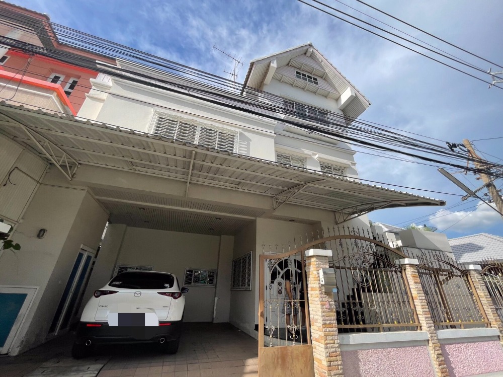 For RentHouseRatchadapisek, Huaikwang, Suttisan : Single house for rent, Suthisan Road, 11 air conditioners, fully furnished, 5 bedrooms, 6 bathrooms, rental price 85,000 baht