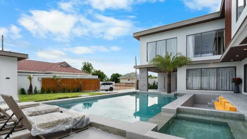 For SaleHousePattaya, Bangsaen, Chonburi : Brand New Modern Luxury Pool Villa For Sale i Huay Yai Pattaya