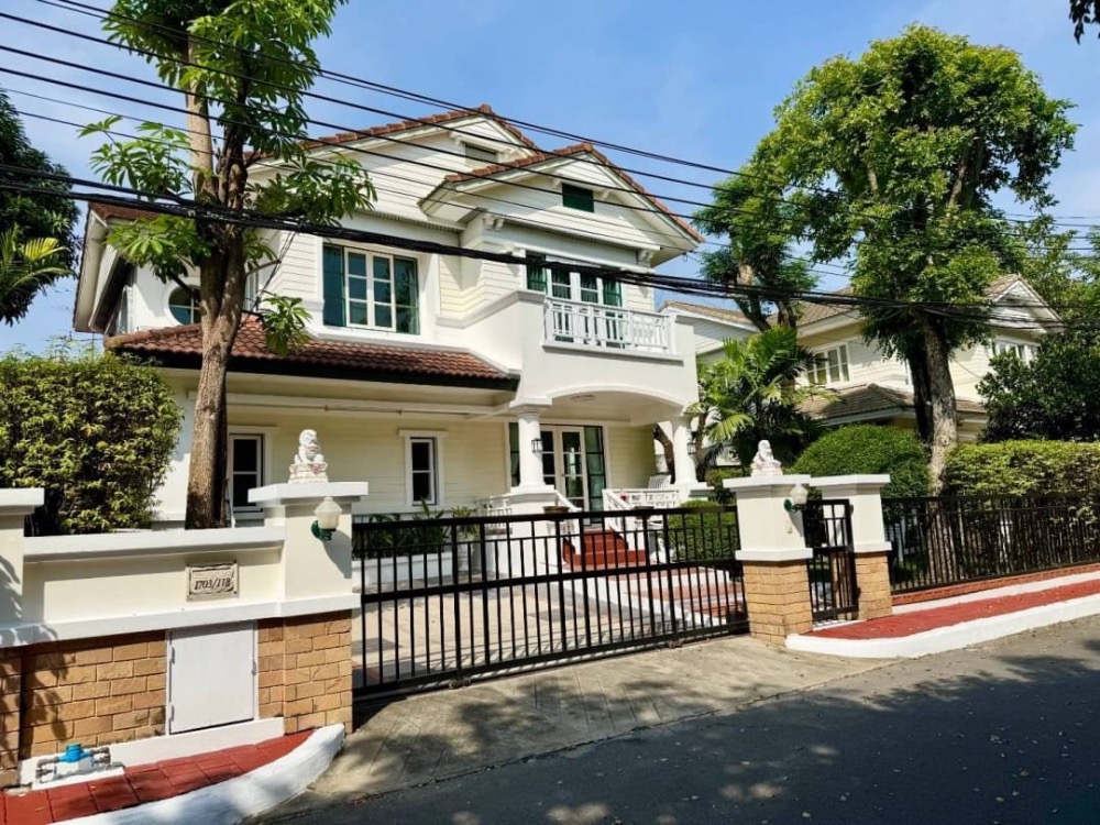 For RentHouseOnnut, Udomsuk : Luxury house for rent, Nantawan-Sukhumvit project, BTS line, fully furnished, 4 bedrooms, 4 bathrooms, size 86 square wah