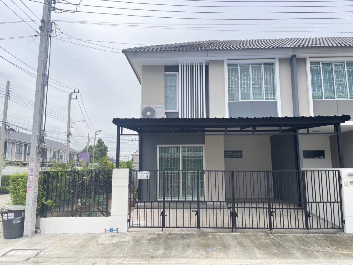 For SaleTownhomeSamut Prakan,Samrong : For sale: 2-storey townhouse, Pruksa Ville Village, corner house, near Bangna-Trad Road, below market price, with furniture