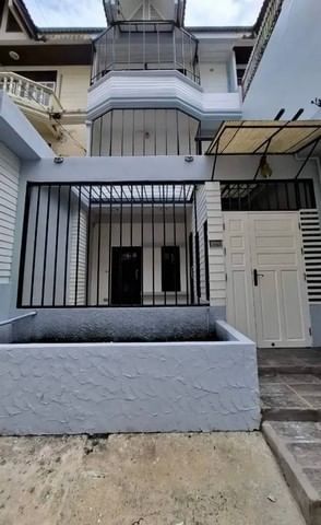 For RentTownhouseKasetsart, Ratchayothin : For rent: 3-storey townhouse, Phahon Yothin, Senanikhom, Chatuchak area, near BTS Kasetsart University