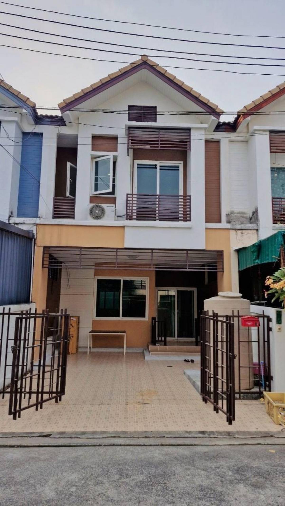 For RentTownhomePathum Thani,Rangsit, Thammasat : House for rent in Buntharik New Style, next to Lat Sawai Central Market, Lam Luk Ka Khlong Si, for rent with furniture