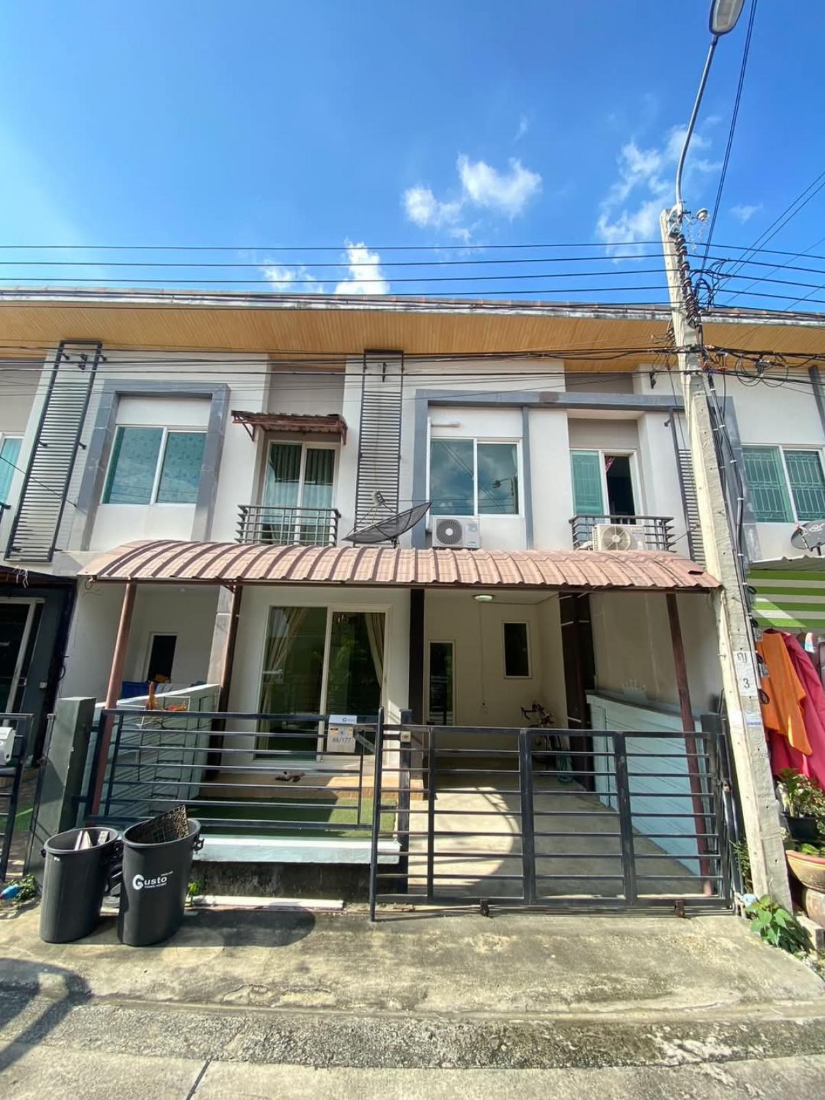 For RentTownhousePinklao, Charansanitwong : Townhouse for rent, Gusto Village, Ratchaphruek-Pinklao, 2-storey townhouse, 3 bedrooms, 2 bathrooms, 3 air conditioners, ready to move in, near Central Pinklao