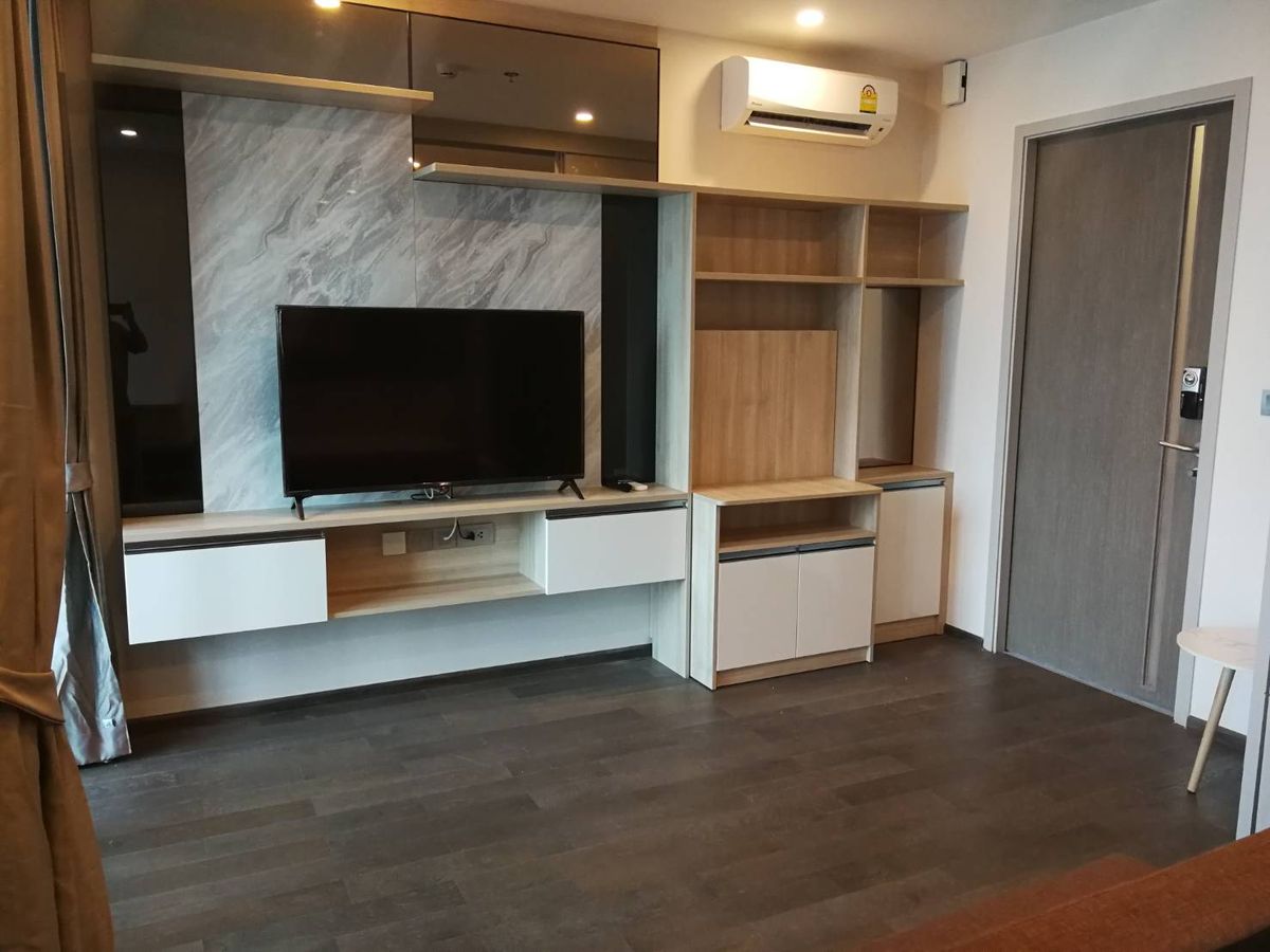 For RentCondoRatchathewi,Phayathai : 🔥 Dont miss it! Huge discount! 🔥 ​​🌆 High floor, beautiful view 🏙️ Ideo Q Siam-Ratchathewi 📍 1 bedroom | 1 bathroom | Size 30 sq m. 💸 Rent only 20,000 baht/month (Price negotiable!) 📞 Call: 086-746-8882 (K. Cooper)