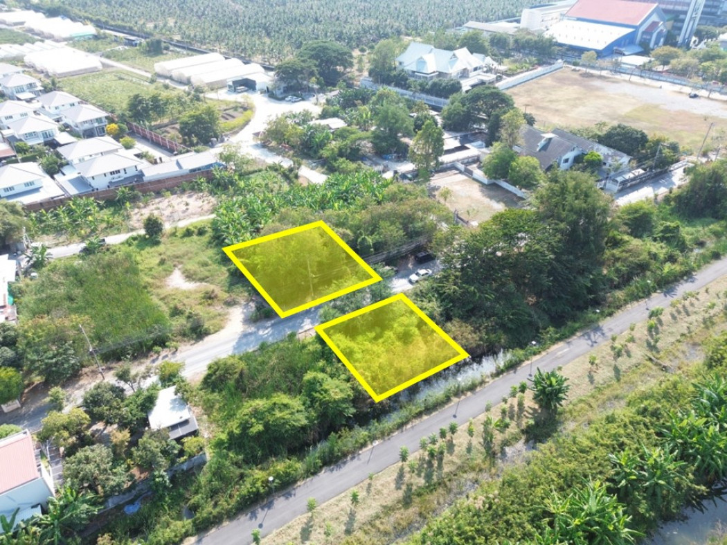 For SaleLandSukhumvit, Asoke, Thonglor : Land for sale, 2 plots, adjacent to both sides of the road, Phutthamonthon Sai 3, Soi 17, area 189 square wa.