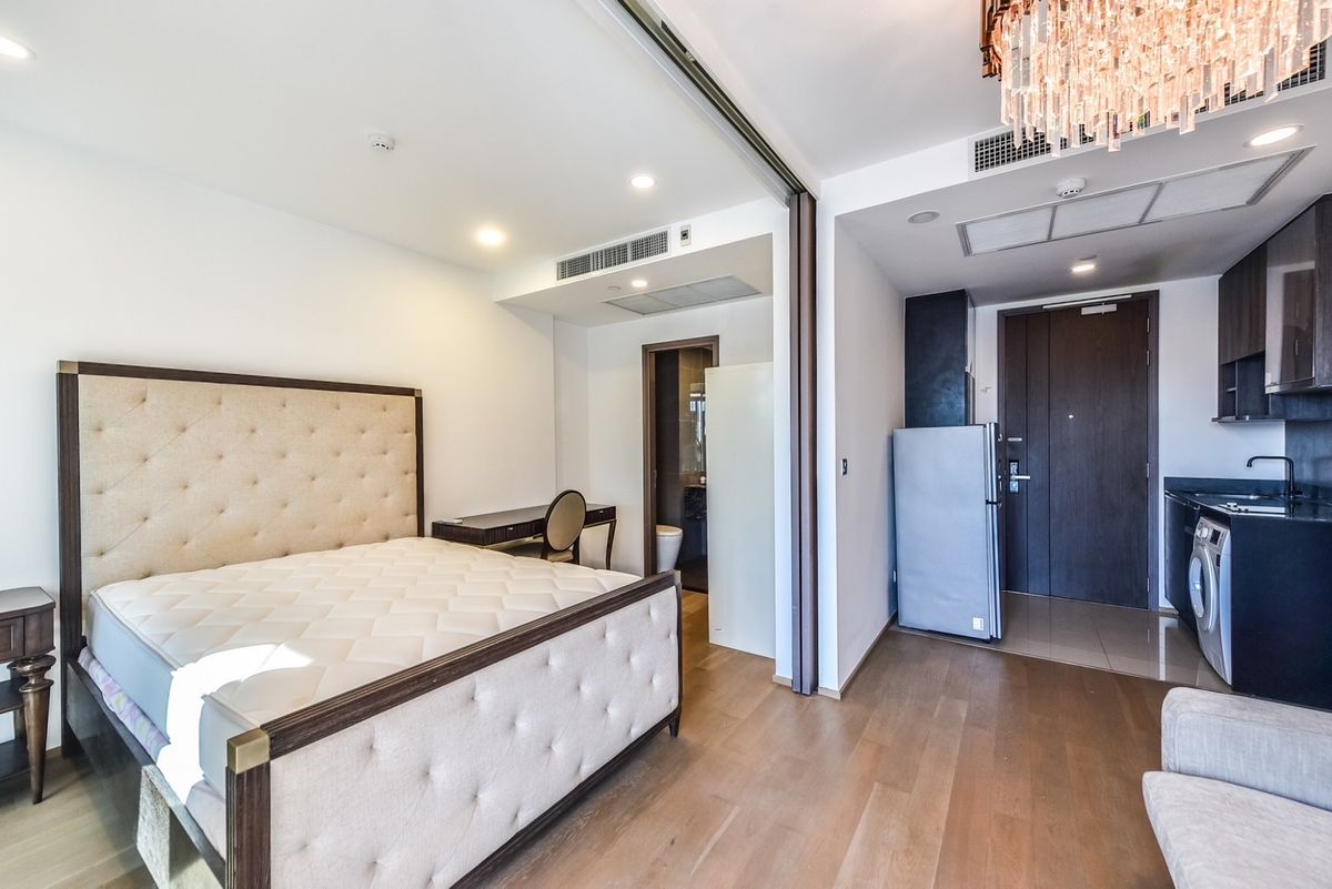 For RentCondoSiam Paragon ,Chulalongkorn,Samyan : 🔥 Dont miss out on this huge discount! 🔥 ​​🏙️ Ashton Chula-Silom 📍 1 bedroom | 1 bathroom | Size 35 sq m. 💸 Rent only 25,000 baht/month (negotiable!) 📞 Call: 086-746-8882 (K. Cooper)