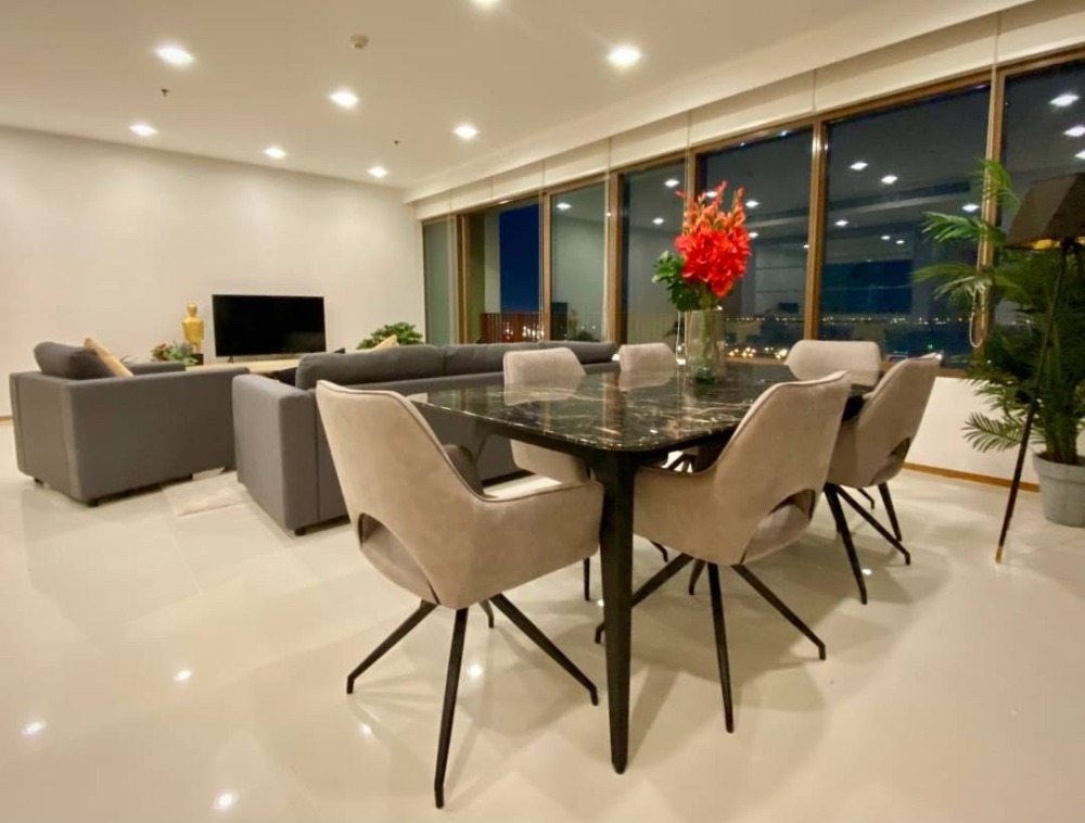 ให้เช่าคอนโดสุขุมวิท อโศก ทองหล่อ : [Rent] The Emporio Place 3 BR + 1 Maid Rm & 5 Bathrooms with Balcony,