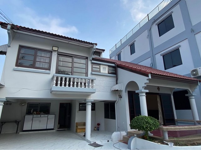 For RentHouseOnnut, Udomsuk : HR2139 2-storey detached house for rent, newly renovated, area 80 sq m., Soi On Nut 17, suitable for living or as a home office.