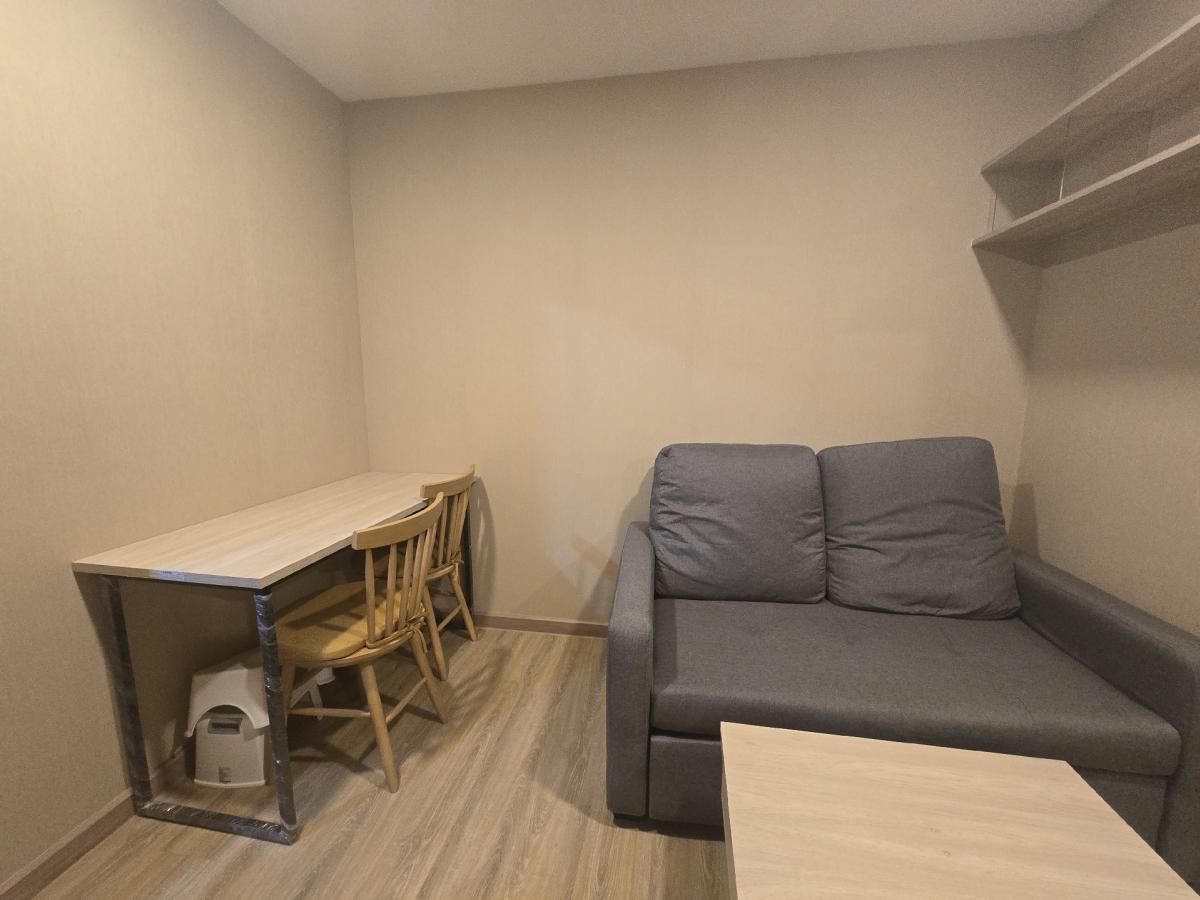 For RentCondoChaengwatana, Muangthong : Condo THE CUBE SOUTH Chaengwattana 15/1 Building C, 4th floor, corner room, headboard does not hit anyone.