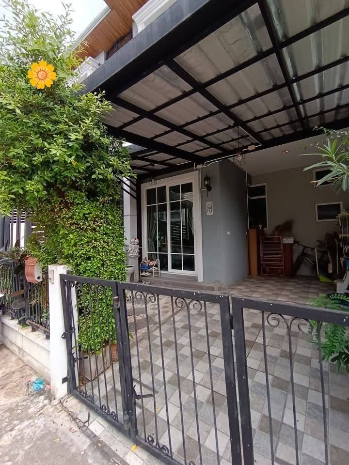 For RentTownhomeKaset Nawamin,Ladplakao : #Townhouse for rent, 2 floors, 3 bedrooms, 2 bathrooms, Golden Town Village 3, Kaset-Nawamin, beautiful townhouse, fully furnished, beautifully decorated, ready to move in, rental price 25,000 baht / month #Dogs allowed