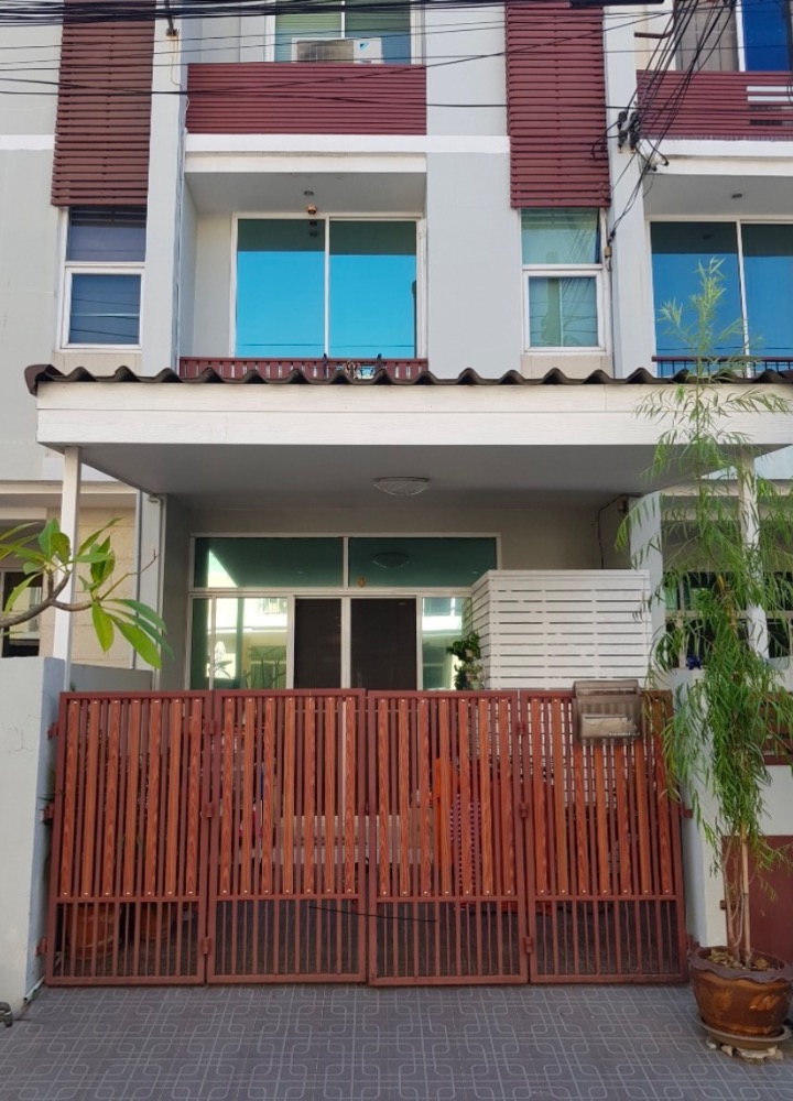 For RentTownhomeSathorn, Narathiwat : Townhouse for rent, 3 floors, Thanapat House Village, Sathorn - Narathiwat, beautiful, ready to move in, near Central Plaza Rama 3, interested, add Line @841qqlnr