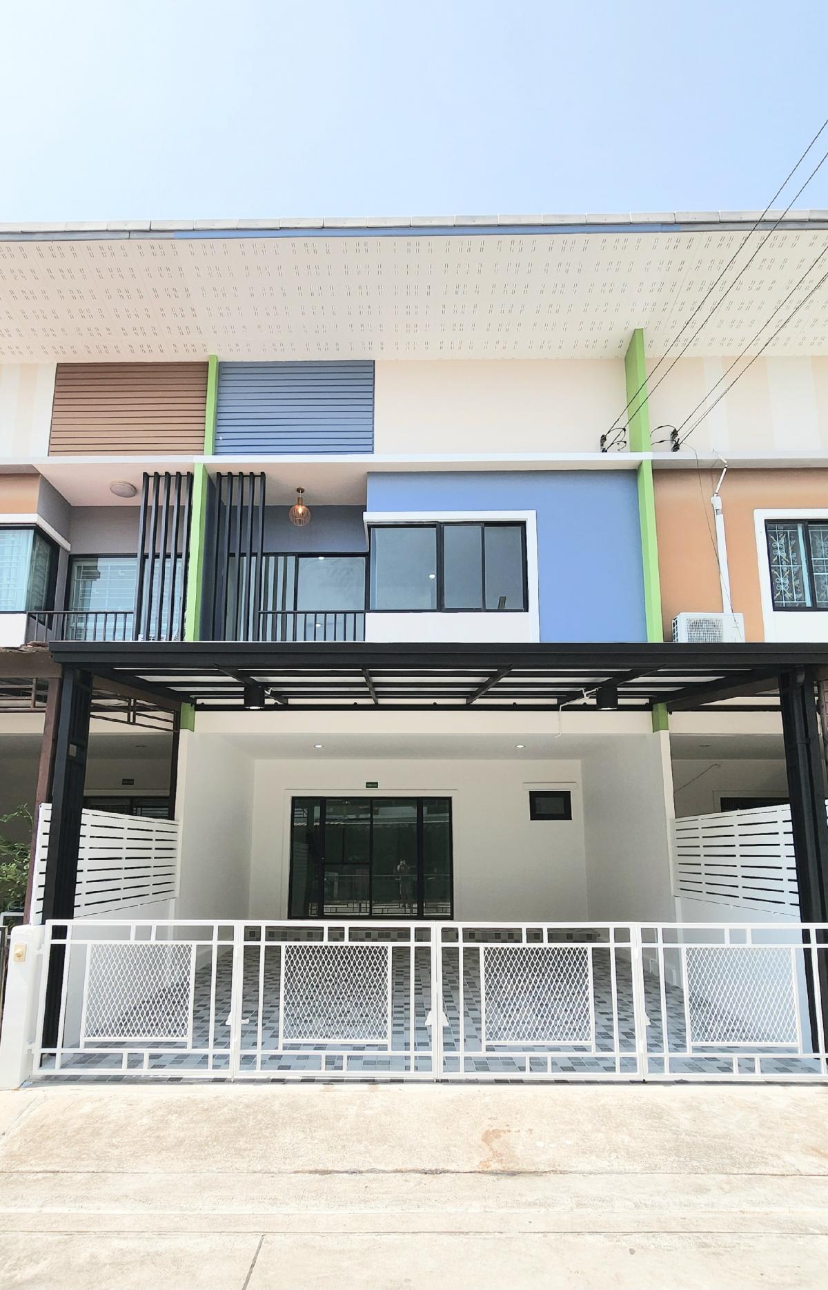 For SaleHouseSriracha Laem Chabang Ban Bueng : For sale: Modern style townhouse, SC Village 4 (SC VILLAGE 4), Eastern, Borwin-Nong Kang Pla, 20.9 sq m, 3 bedrooms/3 bathrooms, front alley, convenient transportation**Newly renovated, beautiful and shiny✨️♥️