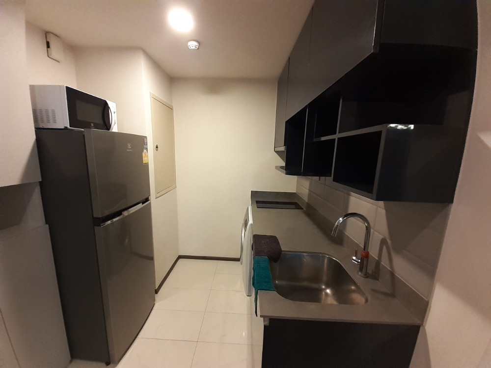 For RentCondoRatchathewi,Phayathai : Condo for rent, good location, city center, large corner room, 2 bedrooms, ready to move in