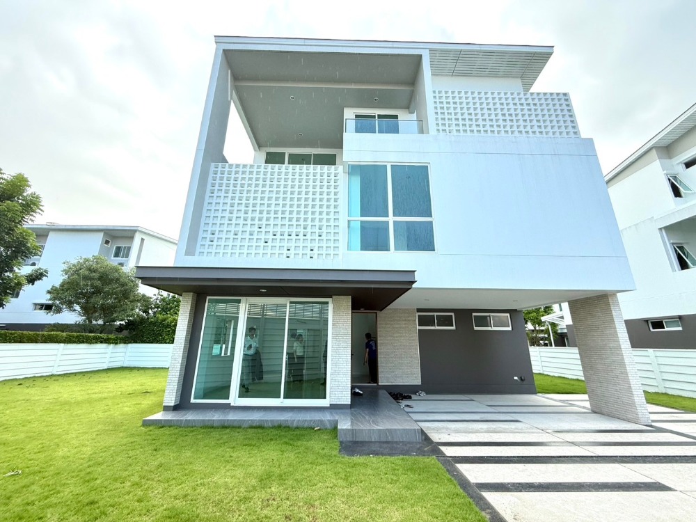 For SaleHousePattanakan, Srinakarin : 🏡Nirvana Absolute Krungthep Kreetha✨3-storey single house, largest land plot, size 329 sq m. 111.10 sq m. | 4 bedrooms, 4 bathrooms, starting at 32.46 MB Contact to make an appointment to view Tel.0922635410 (Earth)