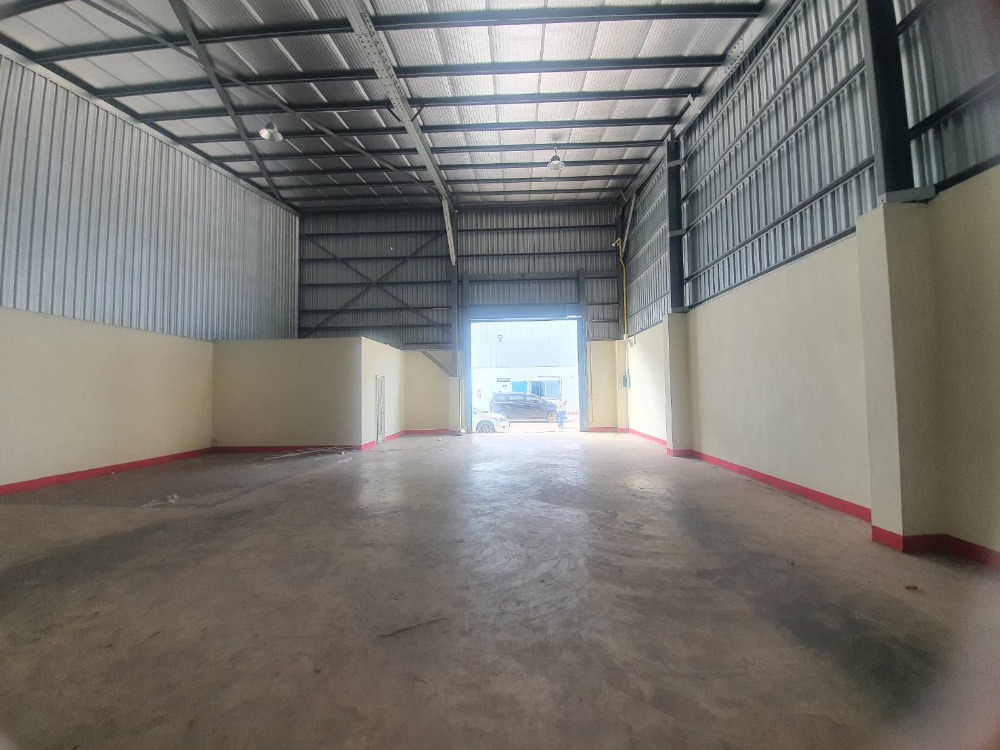 For RentWarehouseRathburana, Suksawat : Warehouse for rent, usable area 300 sq m. with office, Phutthabucha location, multiple entrances and exits, Suksawat, Rama 2