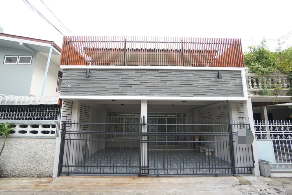 For RentHouseRatchadapisek, Huaikwang, Suttisan : Townhouse for rent, 3 floors, Ratchada 3 Road, air-conditioner, fully furnished, 6 bedrooms, 3 bathrooms, rental price 60,0000 baht per month