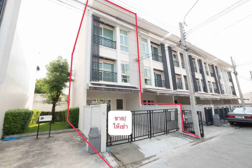 For RentTownhomePattanakan, Srinakarin : 🔴25,000฿🔴🏘🏠 Baan Klang Muang Rama 9-Motorway Project ✅ Near APL Hua Mak 🎉🎉 Happy to serve 🙏 Interested, please contact 𝙇𝙄𝙉𝙀 (very quick response): 📱 Property code 6801-2702 📱: Line ID: @bbcondo88