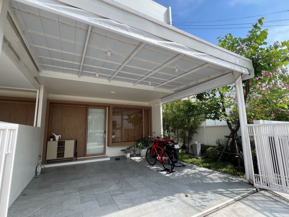 For SaleTownhouseBangna, Bearing, Lasalle : Premium townhouse for sale, Nora Bangna, Bang Phli Yai, Bang Phli, Samut Prakan, near Mega Bangna, only 3 KM away. The common area is very beautiful. Just finished construction, there are 178 units.