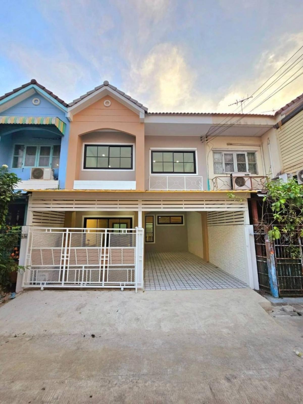 For SaleTownhouseNonthaburi, Bang Yai, Bangbuathong : House near MRT Khlong Bang Phai, Buathong Thani Park Village, newly decorated, ready to move in