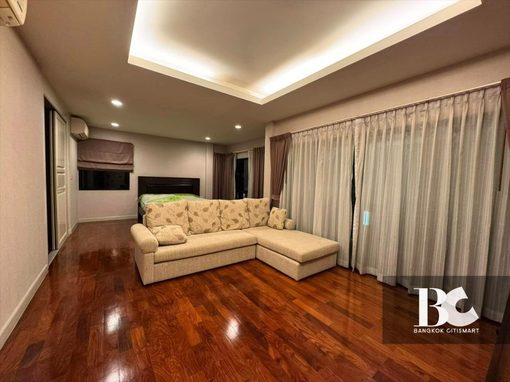 For SaleHouseRama5, Ratchapruek, Bangkruai : For sale!! Luxury house from SC Asset Grand Bangkok Boulevar Ratchapruek-Rattanathibet 135.4 sq m. 4 bedrooms 5 bathrooms 19 million baht. Tell&Line : 0939256422