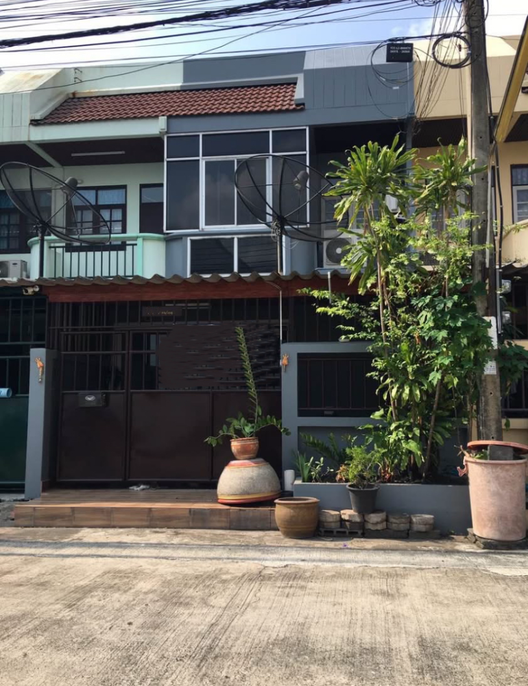 For RentTownhouseBangna, Bearing, Lasalle : Townhouse for rent, Sukhumvit 105, near BITEC Bangna, near BTS Bearing 650 m.