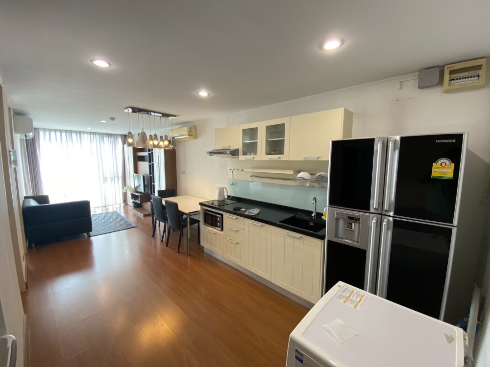 For SaleCondoWongwianyai, Charoennakor : Urgent sale!!! Condo Toumaline Gold 2 bedrooms, top floor, with appliances and furniture, ready to move in immediately.