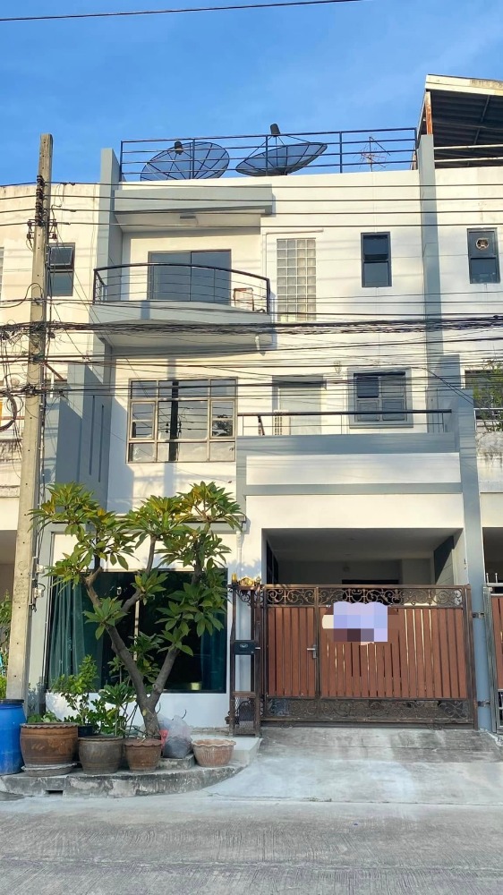 For RentTownhomeBangna, Bearing, Lasalle : Townhouse for rent, 3 floors, Lasalle Road 77, 5 air conditioners, some furniture, 4 bedrooms, 5 bathrooms, rental price 30,000 baht per month