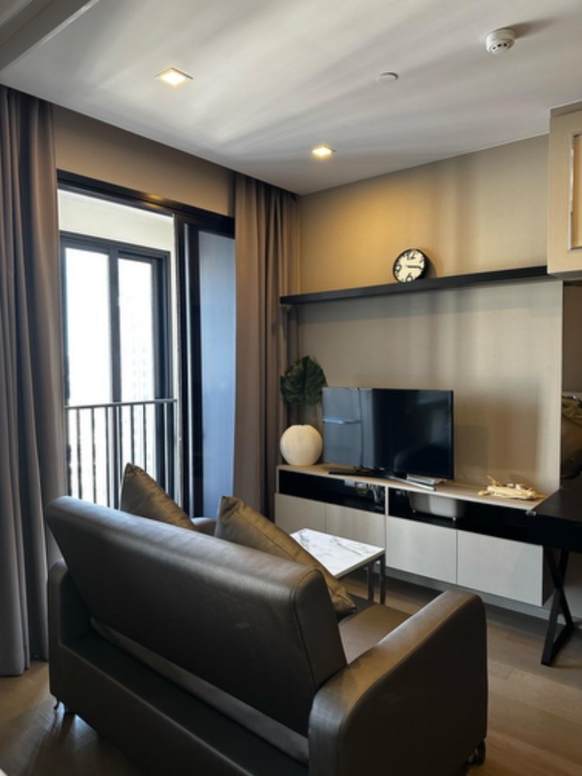 For RentCondoSukhumvit, Asoke, Thonglor : 🎗Condo for rent Ashton Asoke 1 bedroom, new room, beautiful built-in, high floor, city view, fully furnished, including WiFi and True vision 🚇 next to MRT Sukhumvit