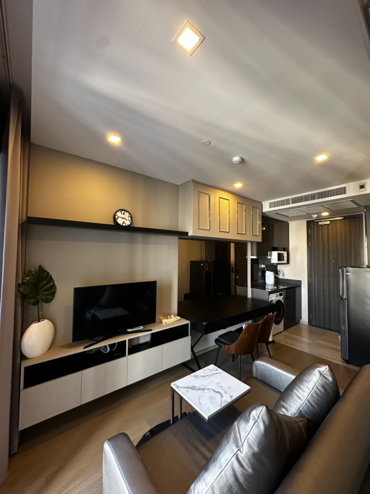 For RentCondoSukhumvit, Asoke, Thonglor : 𝗙𝗼𝗿 𝗥𝗲𝗻𝘁 🌟𝗔𝘀𝗵𝘁𝗼𝗻 𝗔𝘀𝗼𝗸𝗲 1 bedroom, 1 bathroom, new room, beautifully decorated, fully furnished, ready to move in 𝟯𝟱,𝟬𝟬𝟬/month 🔥