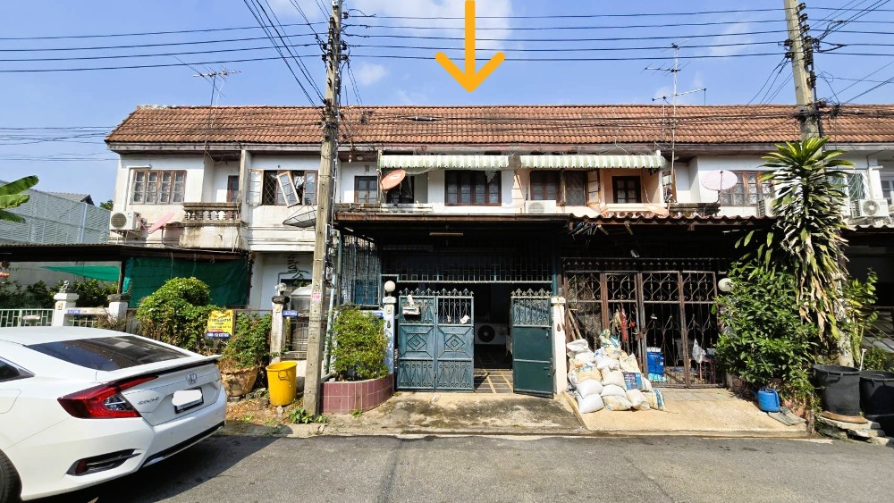 For SaleTownhouseNonthaburi, Bang Yai, Bangbuathong : Excellent Condition, Prime Location, Great Value!   Townhouse for Sale in Bua Thong 3 Village, 16 Sq. Wah, Near Bang Phai MRT Station and Kanchanaphisek Road, with Easy Access.