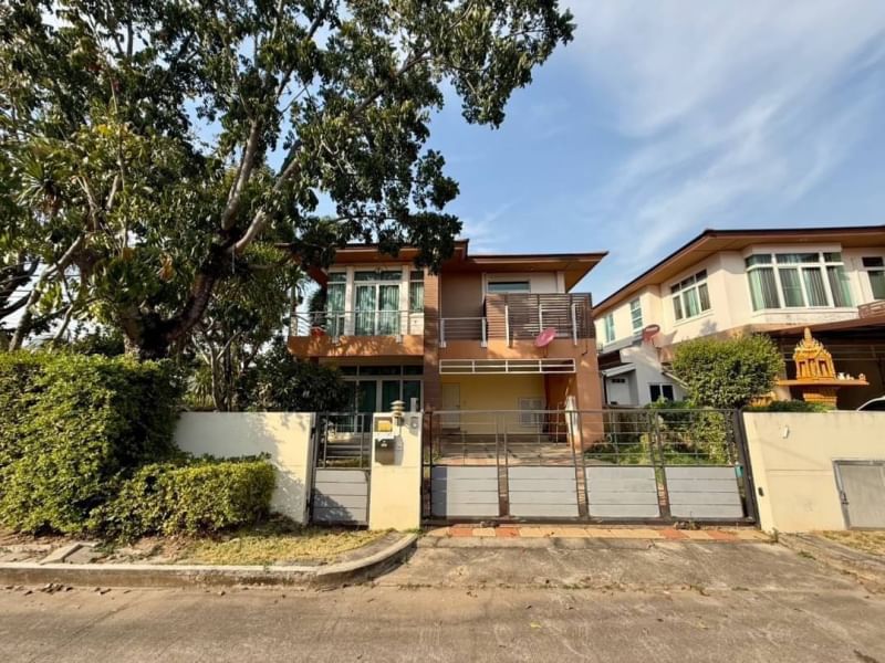 For SaleHouseSriracha Laem Chabang Ban Bueng : Beautiful hBeautiful house for sale, second hand, with furniture, in The Boulevard-Sriracha project.ouse for sale, second hand, with furniture, in The Boulevard-Sriracha project.